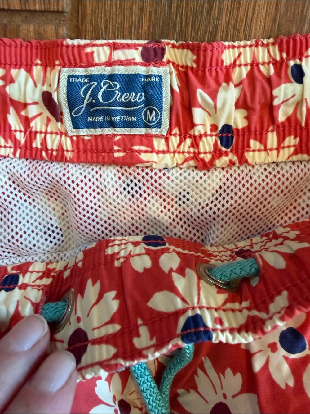 J. Crew Red Daisy Print Men’s Swim Trunks 6” pockets / men’s medium